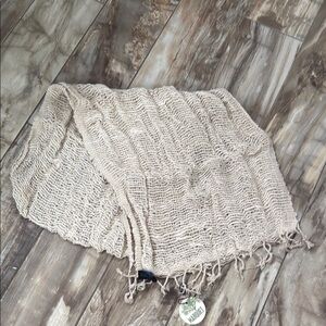 NWT Cream Free Weave Scarf